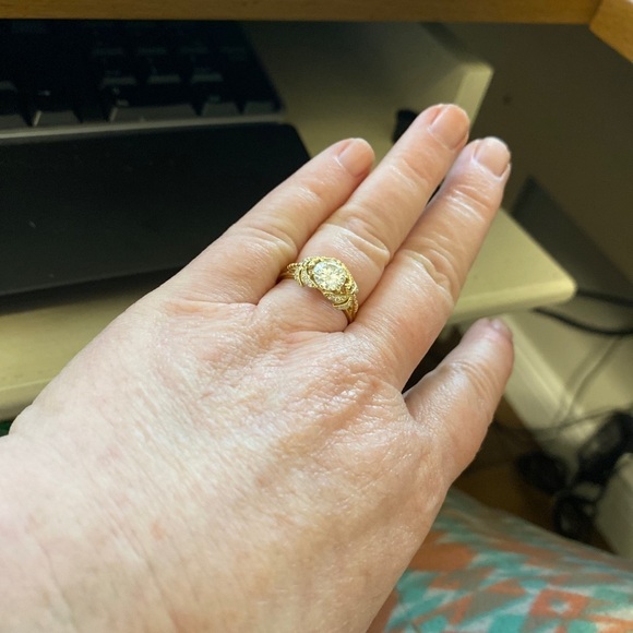 10kt yellow gold and moissanite dragonfly ring. - Picture 7 of 12